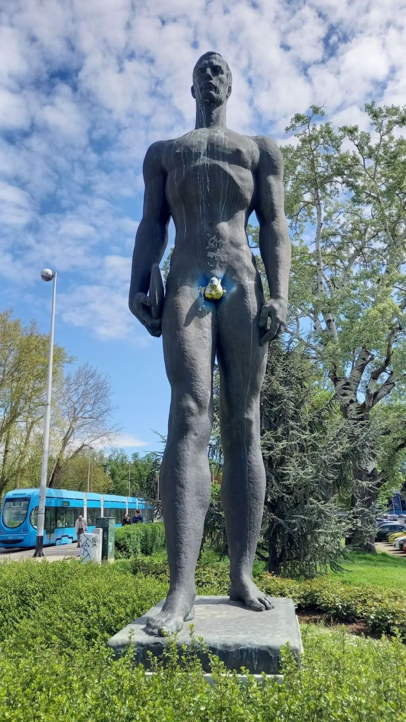 Maksimir, Bacač diska kipara Vanje Radauša, postavljen 1957. godine